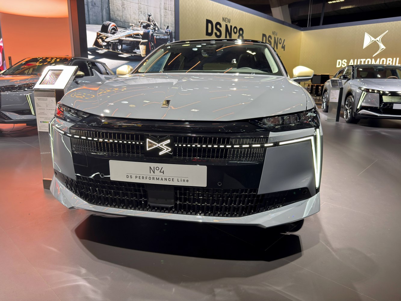 2025 facelift front grille with LED lights and DS emblem