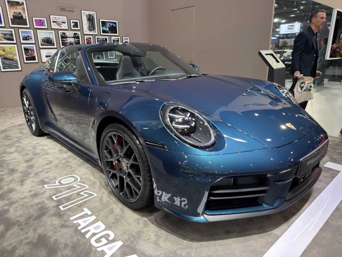 Rounded headlights and aerodynamic front design of a luxury sports convertible
