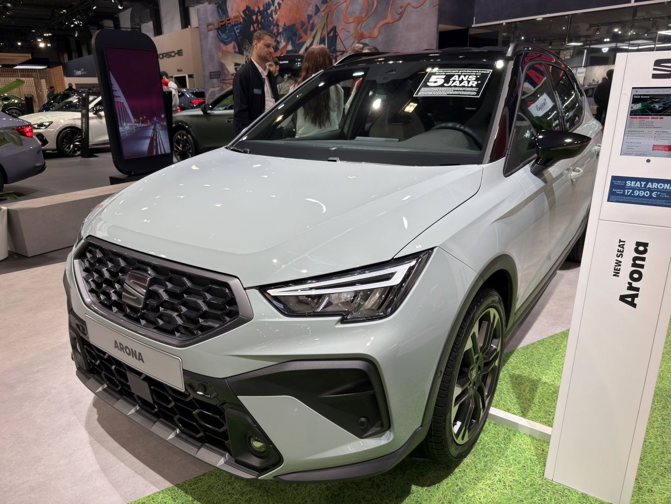 Facelift SUV front with honeycomb grille and LED headlights