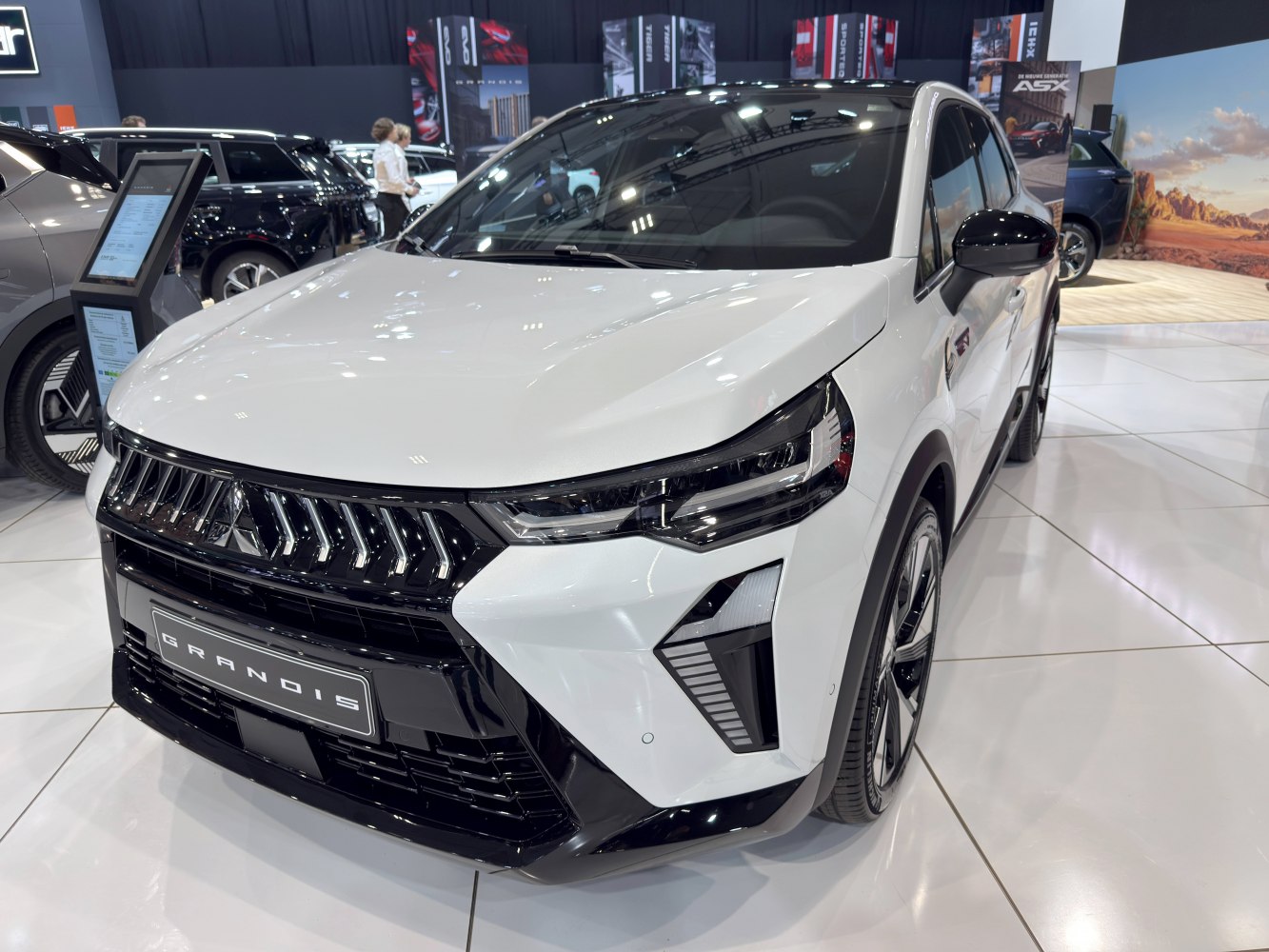 Sharp front grille and sleek LED headlights with dynamic design