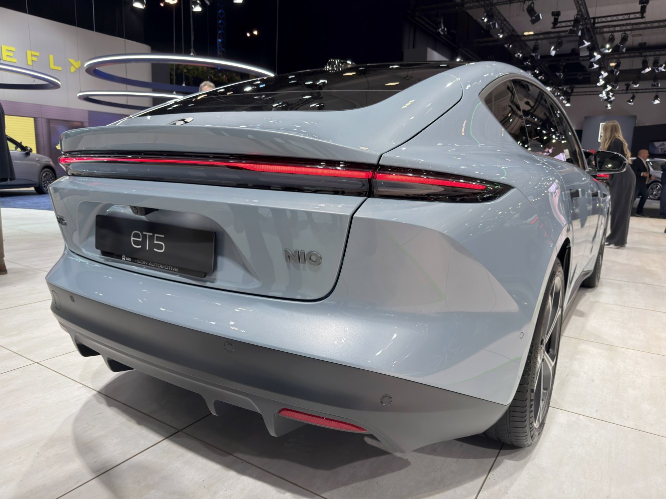 Seamless LED tail light and aerodynamic rear design