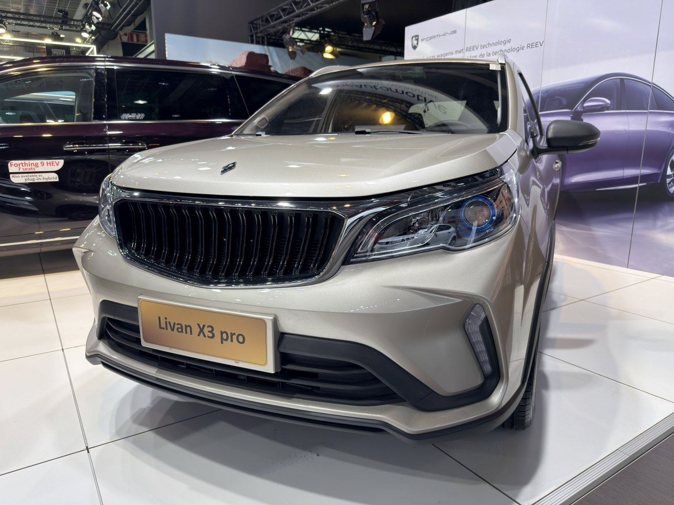 Front grille and headlight design of a modern SUV