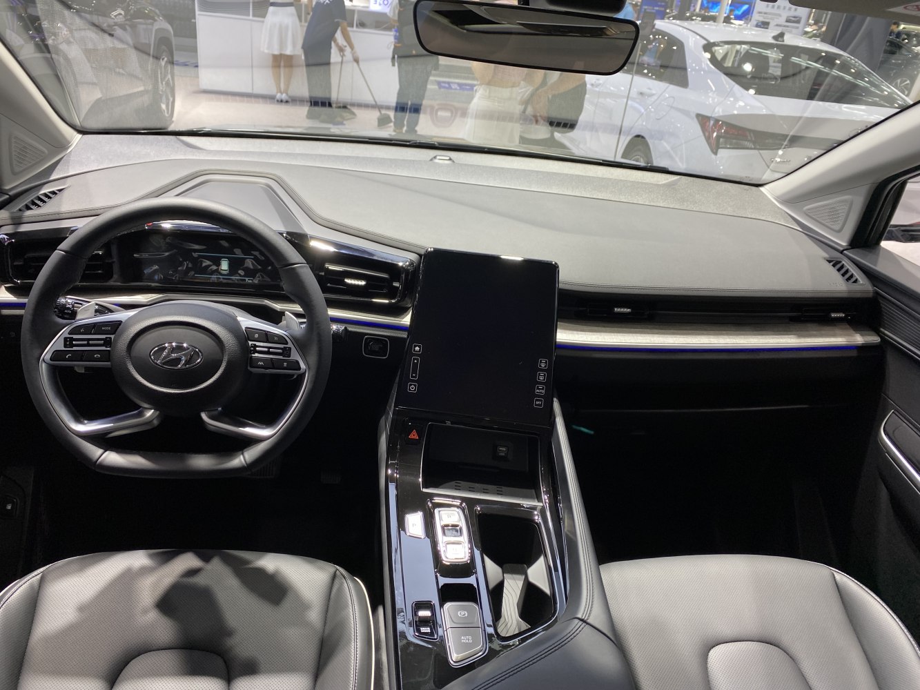 Digital dashboard with vertical touchscreen and steering wheel controls