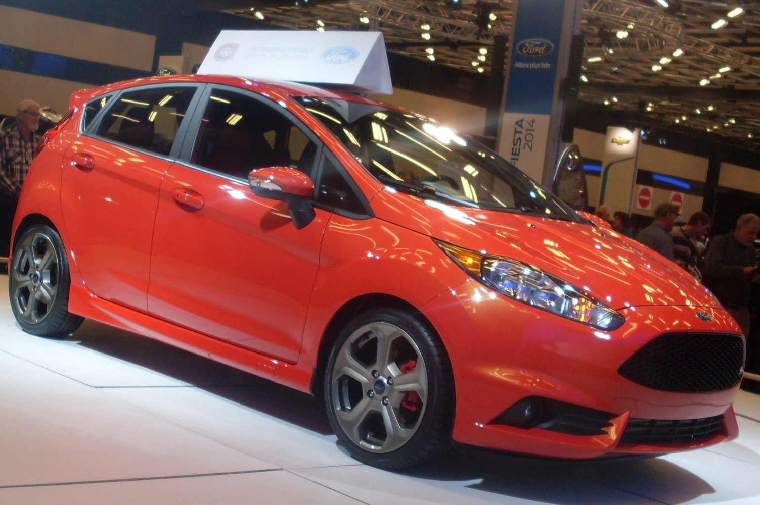 5-door hatchback with sporty alloy wheels and side-front angle.