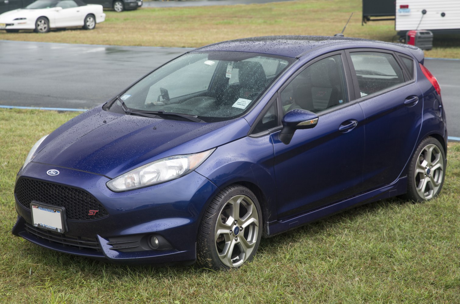 Front side view of sporty 5-door hatchback with alloy wheels