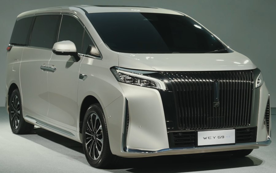 Front and side view of luxury minivan with vertical grille and LED headlamps