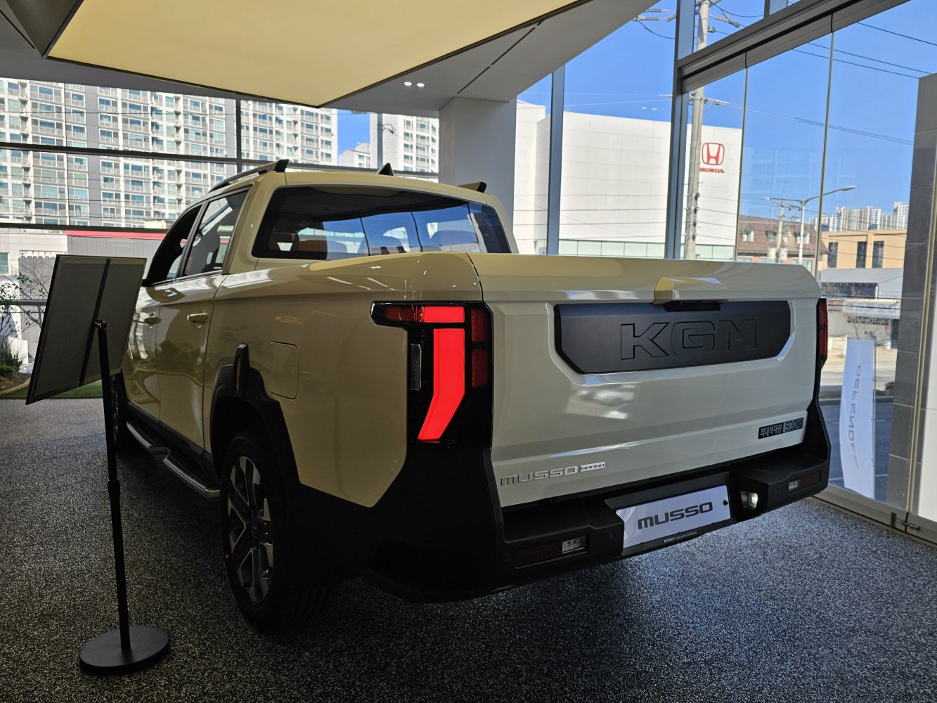 Rear view with distinct tail light and tailgate design