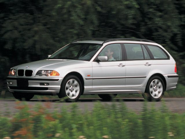 Silver estate car with classic BMW E46 Touring styling