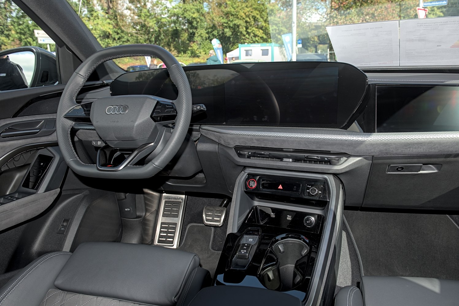 Digital dashboard and multifunction steering wheel in luxury SUV interior