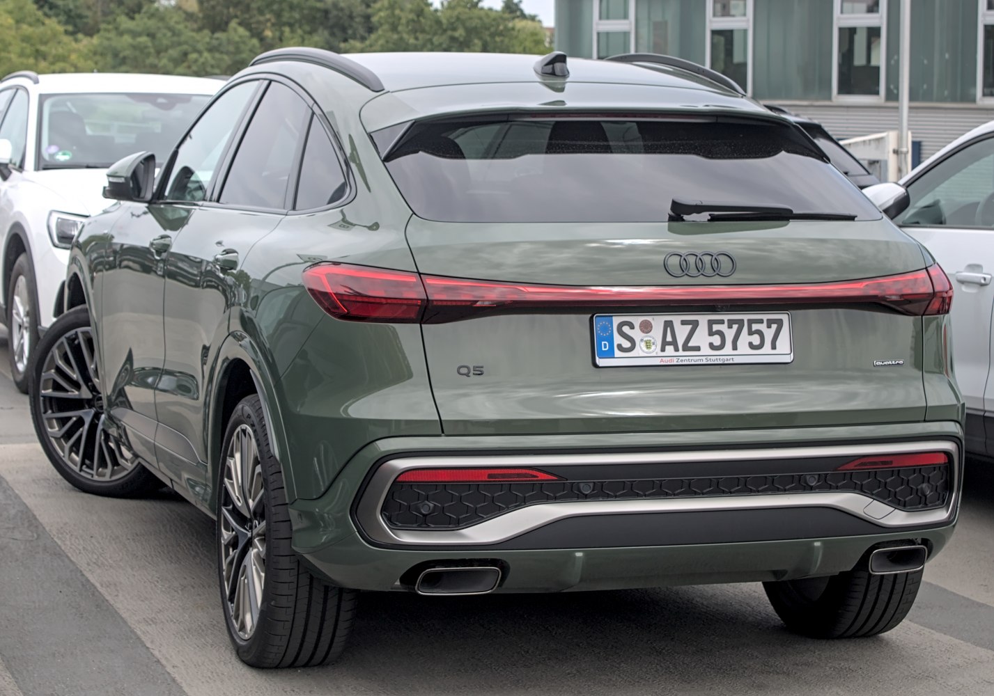Rear view of SUV with LED taillights, dual exhausts, roof rails