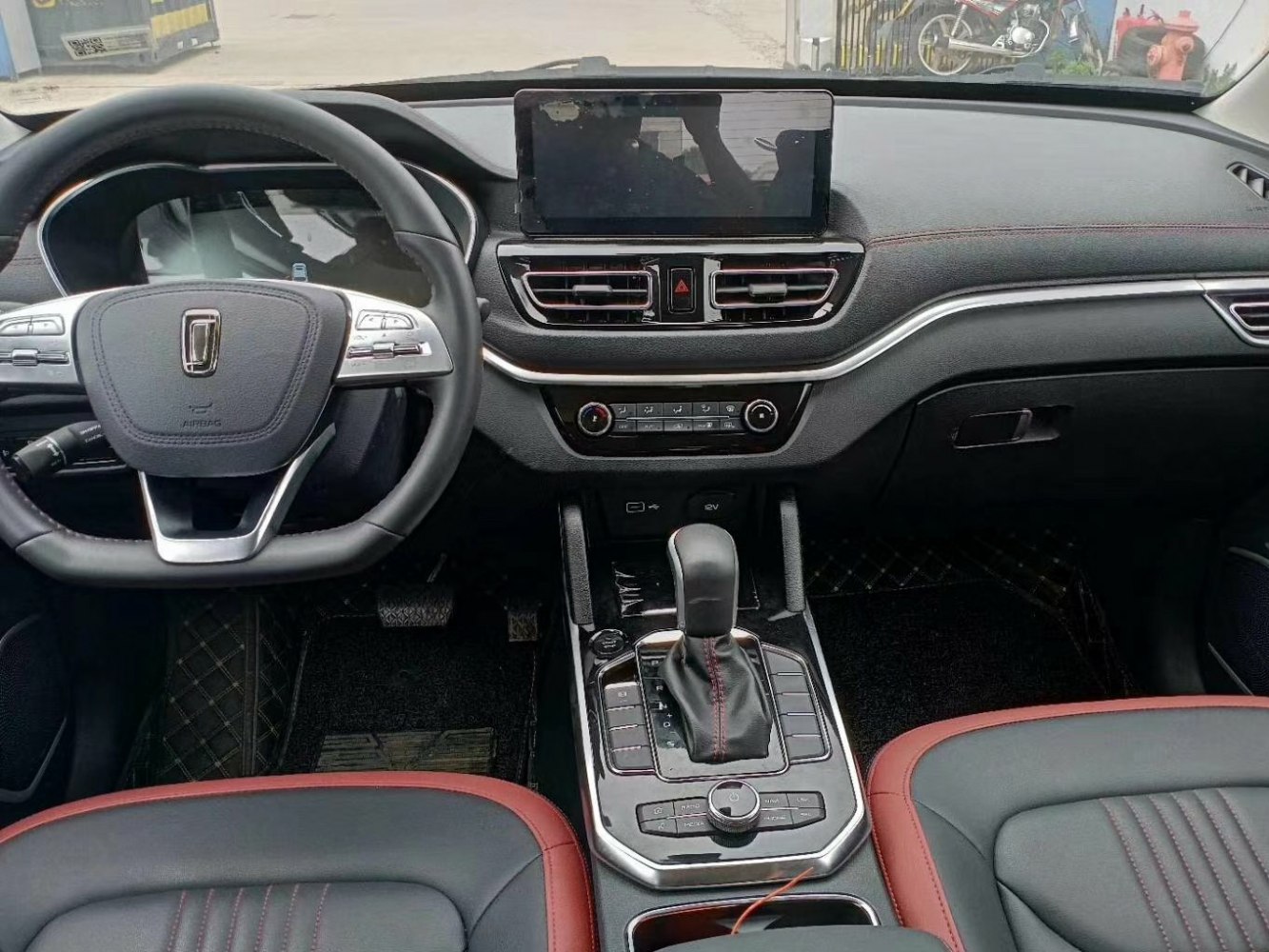 Steering wheel, central touchscreen, gear shift and dashboard controls