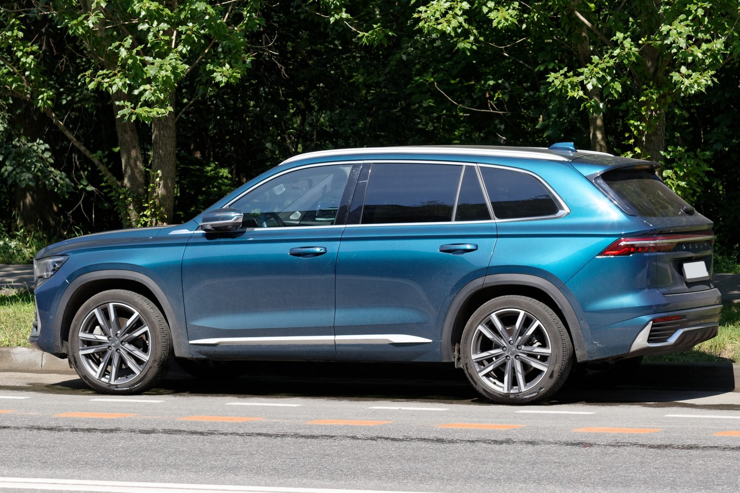 2021 Geely Monjaro Side View Left