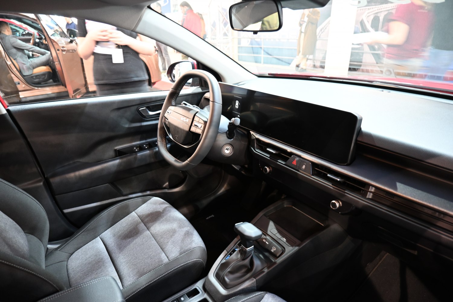 Multifunction steering wheel and wide digital dashboard with gear selector