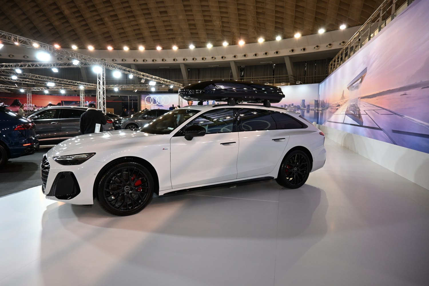 Station wagon with roof cargo box and black wheels