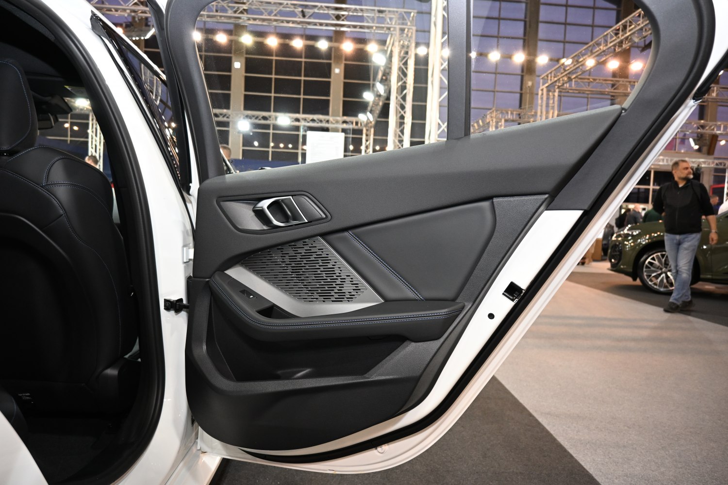 Rear door interior with handle and trim design