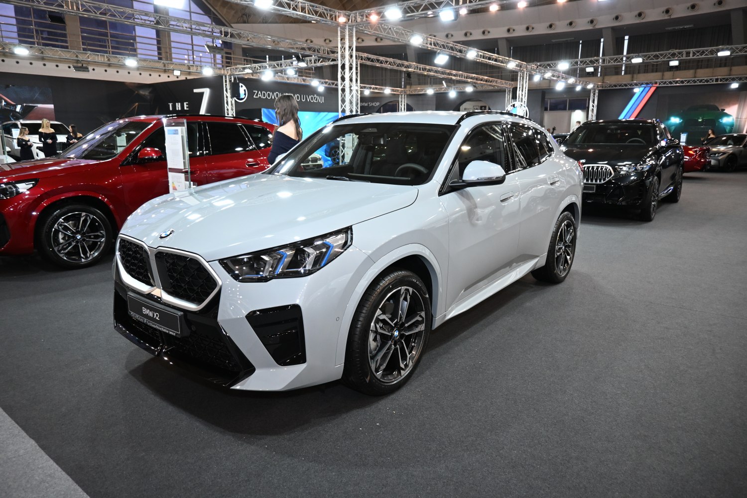 Front view with large kidney grille and angular LED headlights