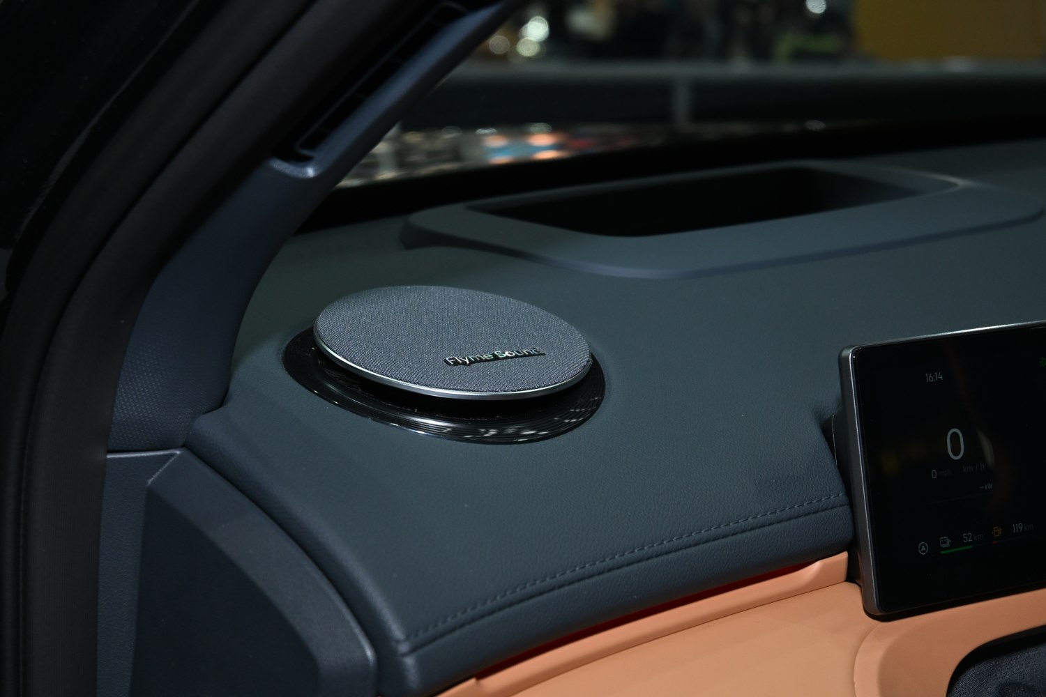 Close-up of FlymeSound speaker on the dashboard.