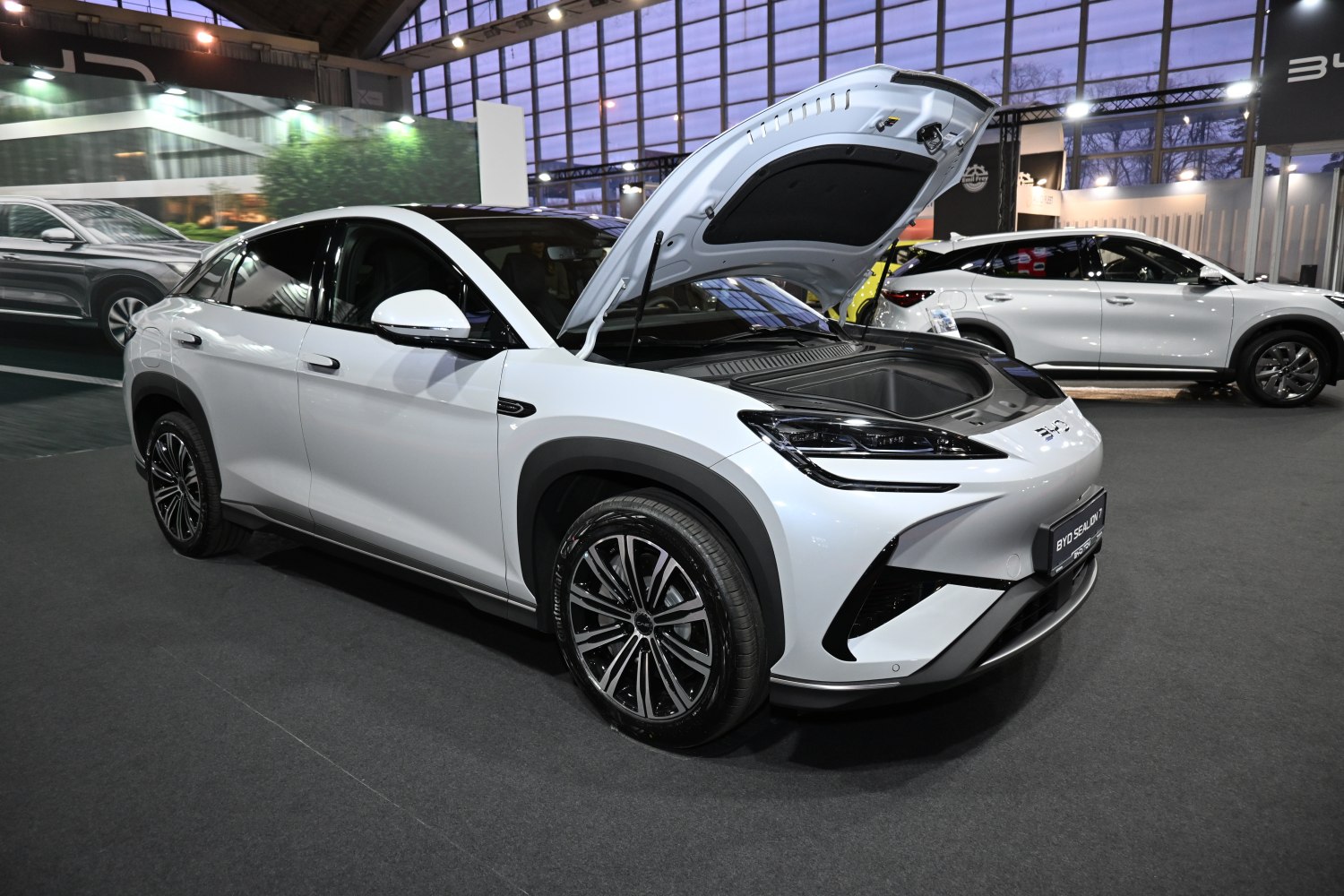 Spacious front trunk with modern aerodynamic design