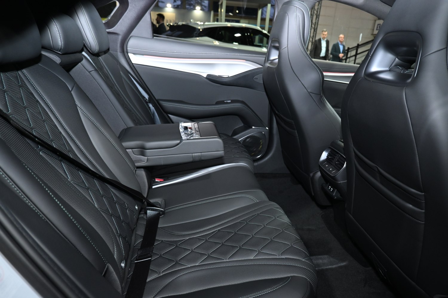 Quilted leather rear seats with foldable armrest and integrated controls