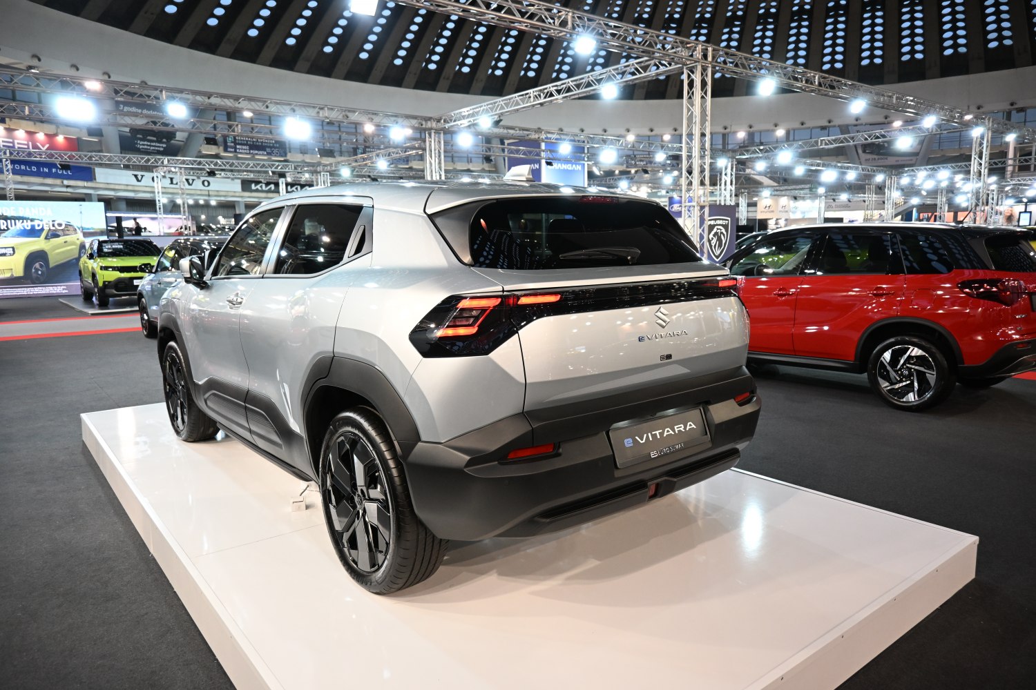 Rear view of facelift 2024 SUV with LED taillights and black alloy wheels