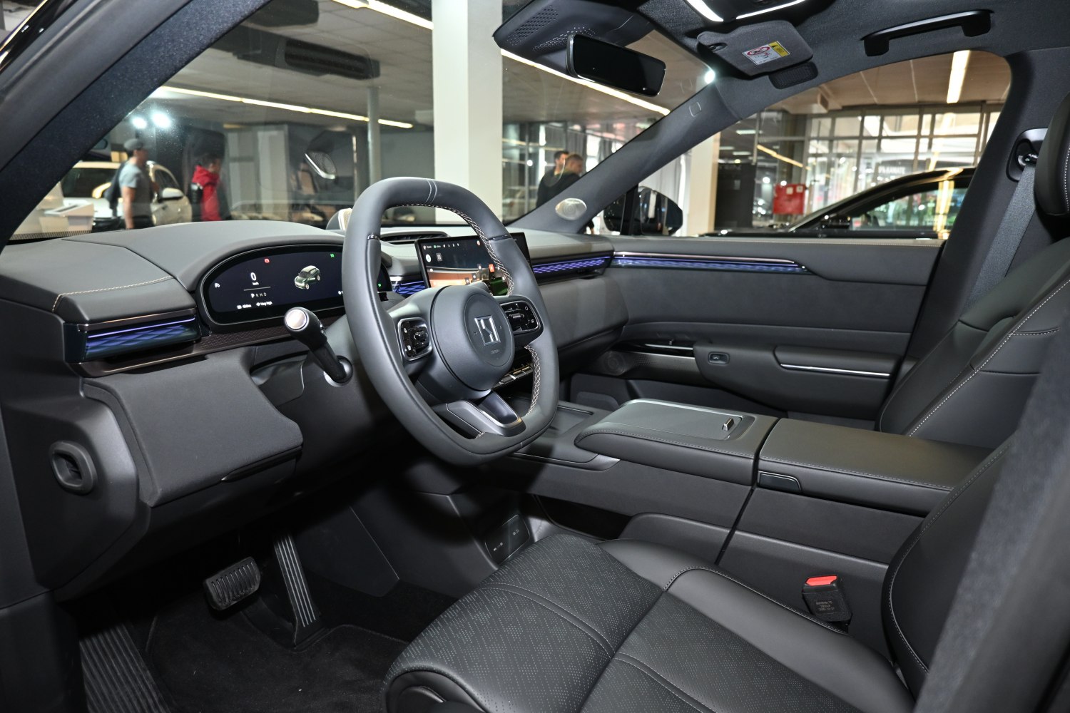 Digital dashboard, modern steering wheel, premium leather seats interior