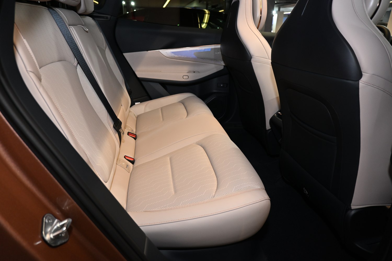 Beige perforated leather rear seats with seat belts