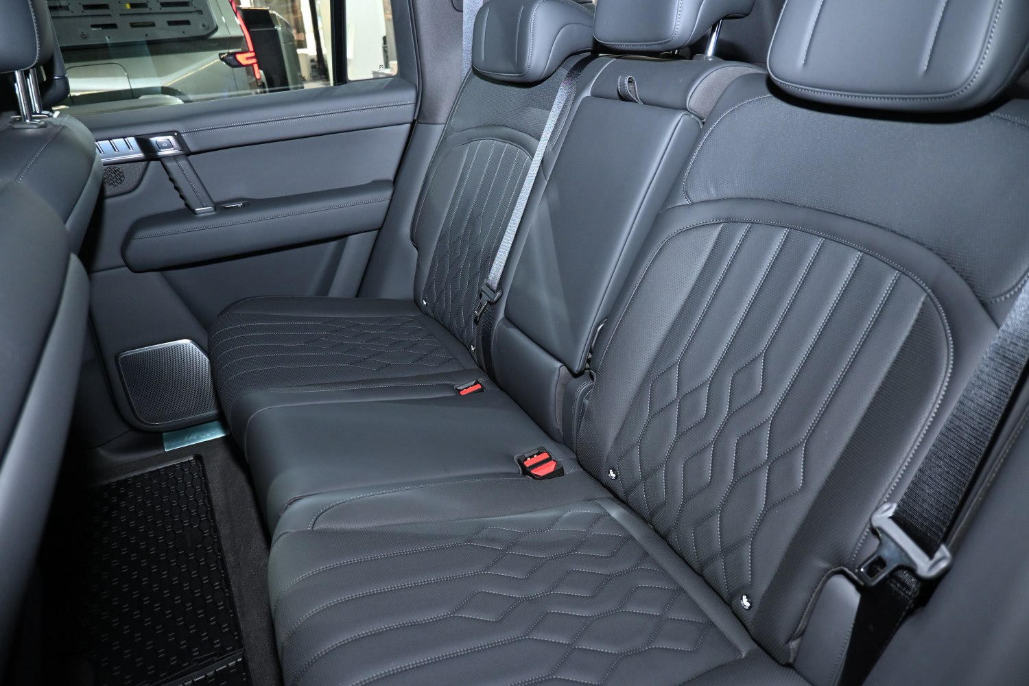Quilted leather rear seats with seat belts and headrests