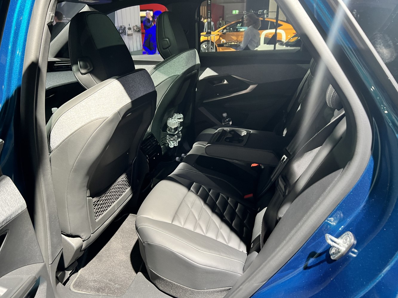 Rear leather seats with quilted pattern and center armrest with cup holders