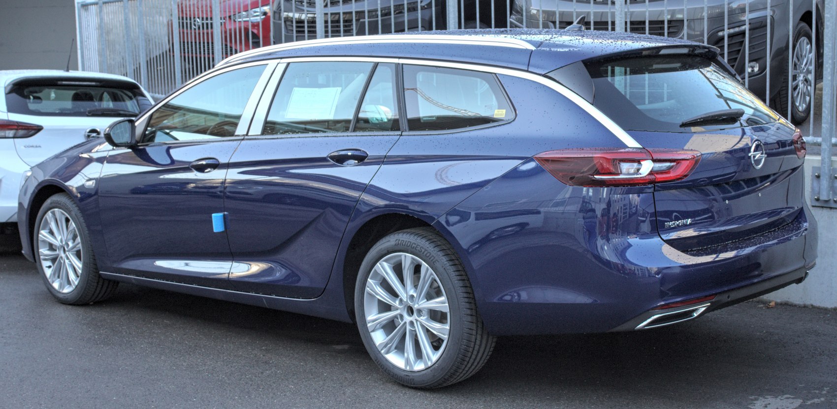 Rear three-quarter view of facelift 2020 wagon with alloy wheels and sleek rear lights