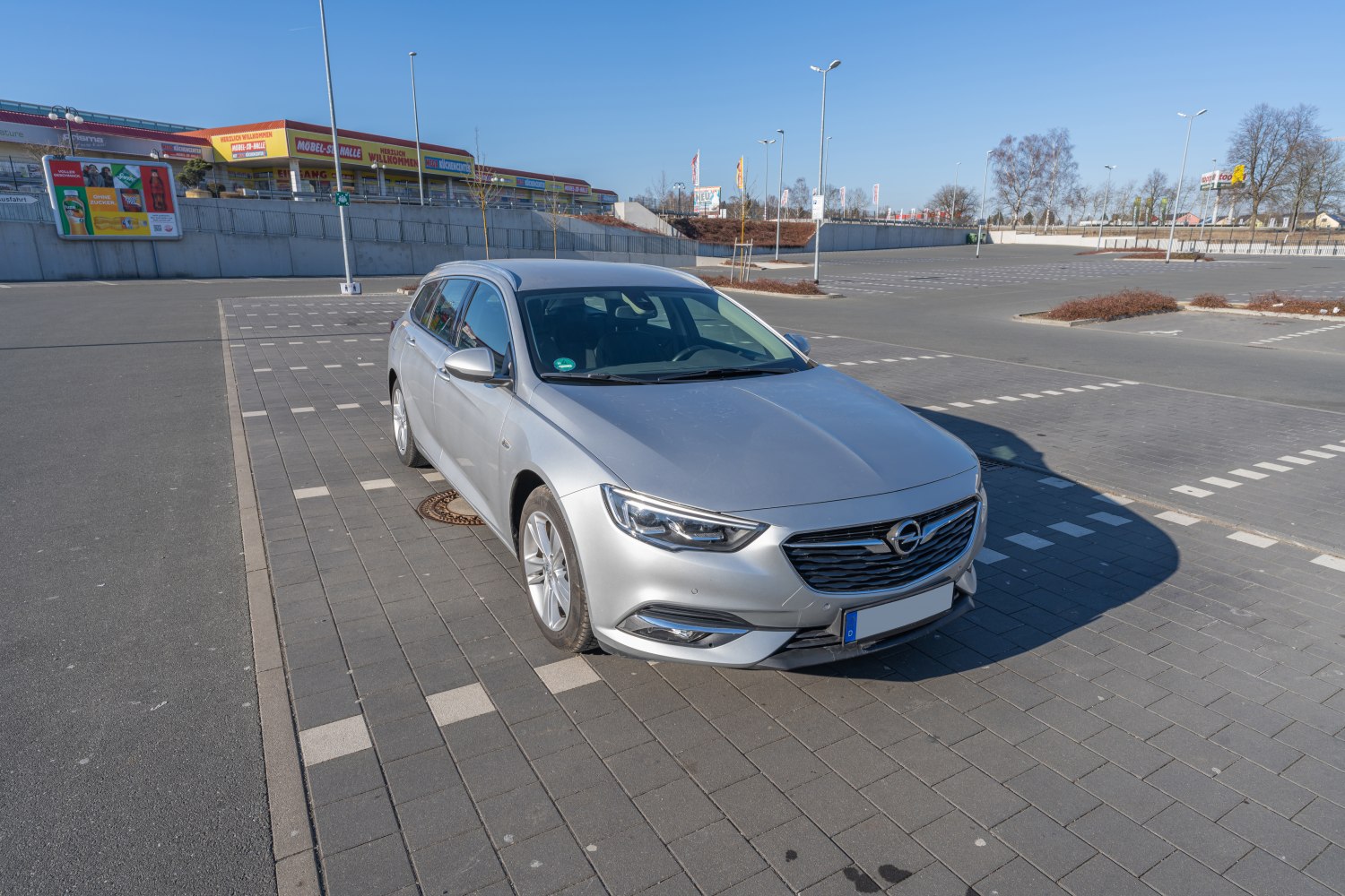 Front three-quarter view of silver wagon with LED headlights
