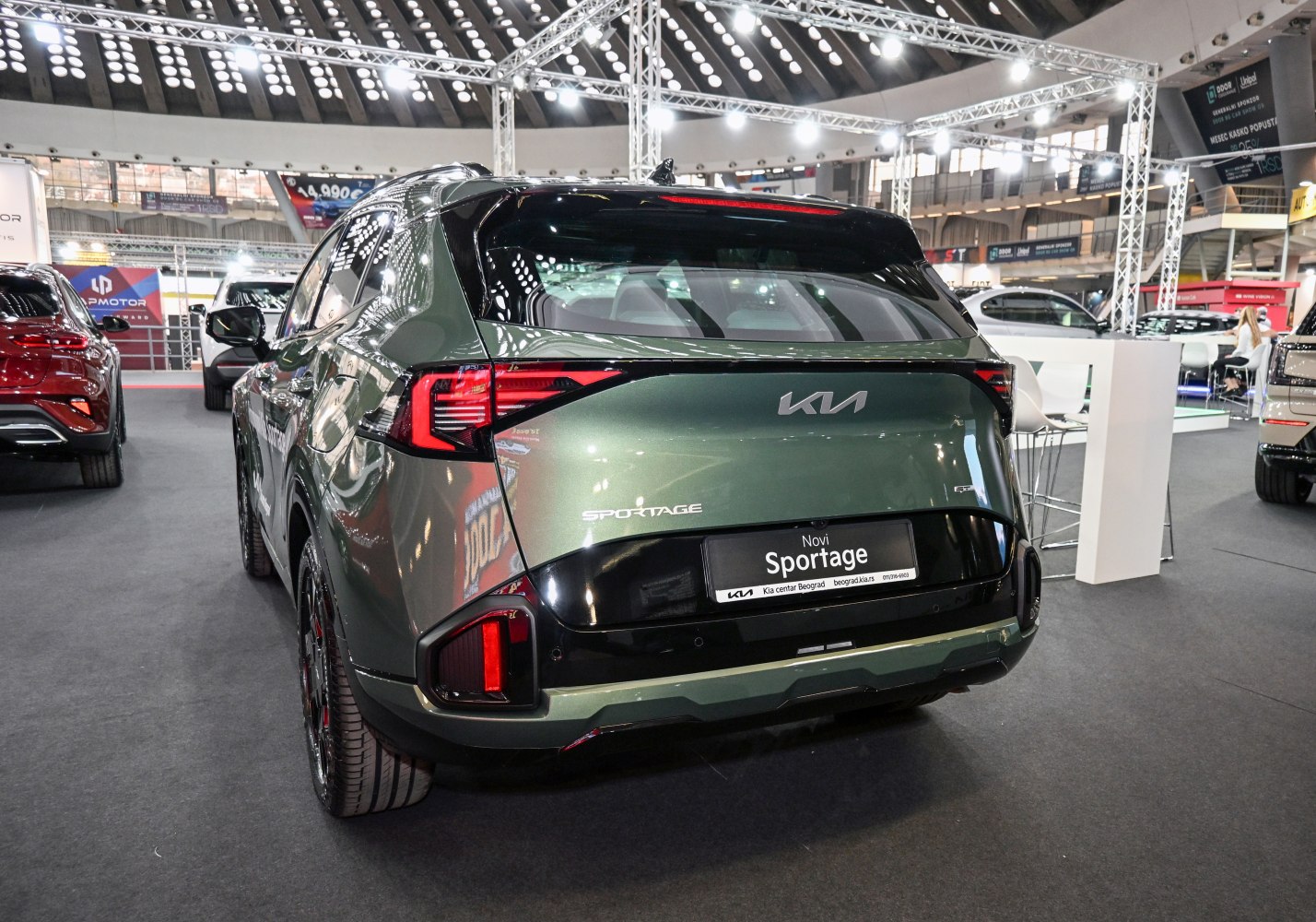 Rear view of 2025 facelift SUV with distinctive taillights