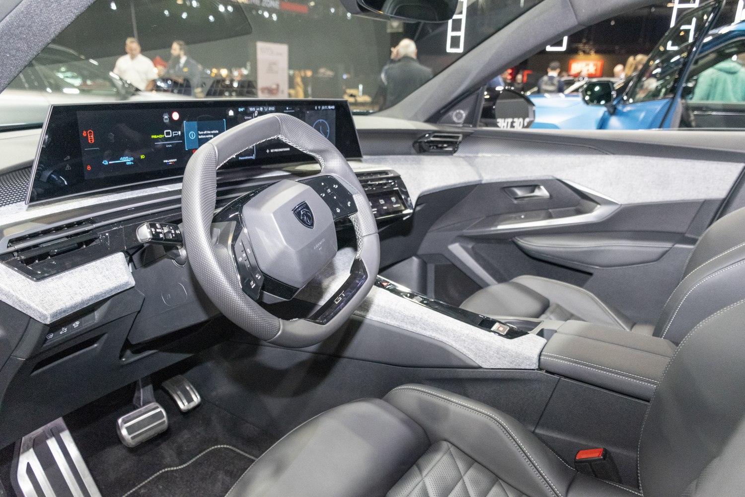 Digital dashboard and ergonomic steering wheel with premium materials