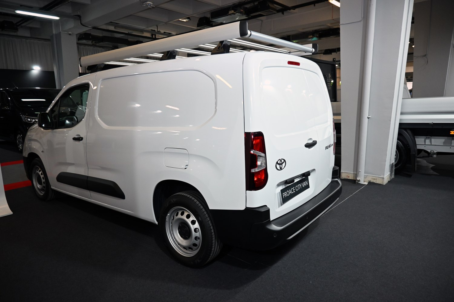 White cargo van with rooftop rack and L2 4 door configuration
