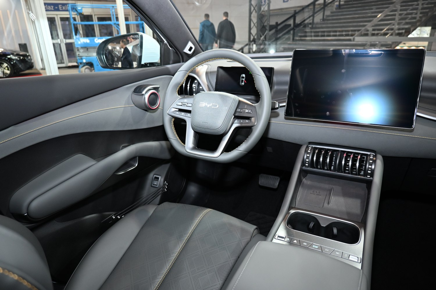 Digital dashboard and large central touchscreen with modern steering controls