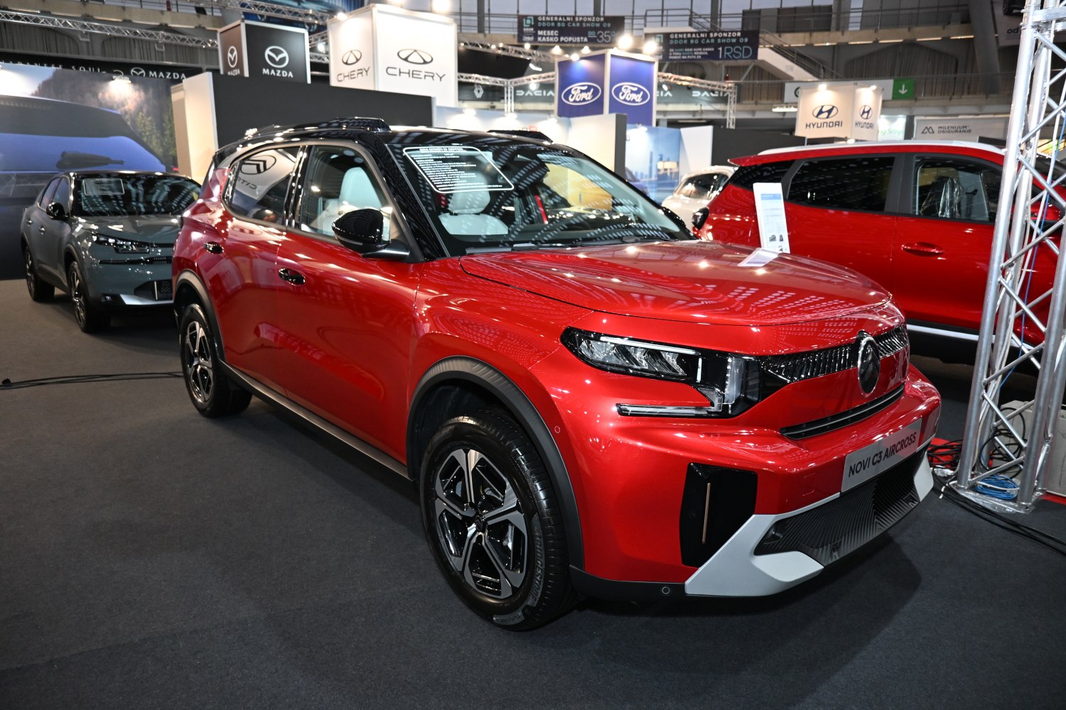 Front fascia with LED headlights and sporty alloy wheels