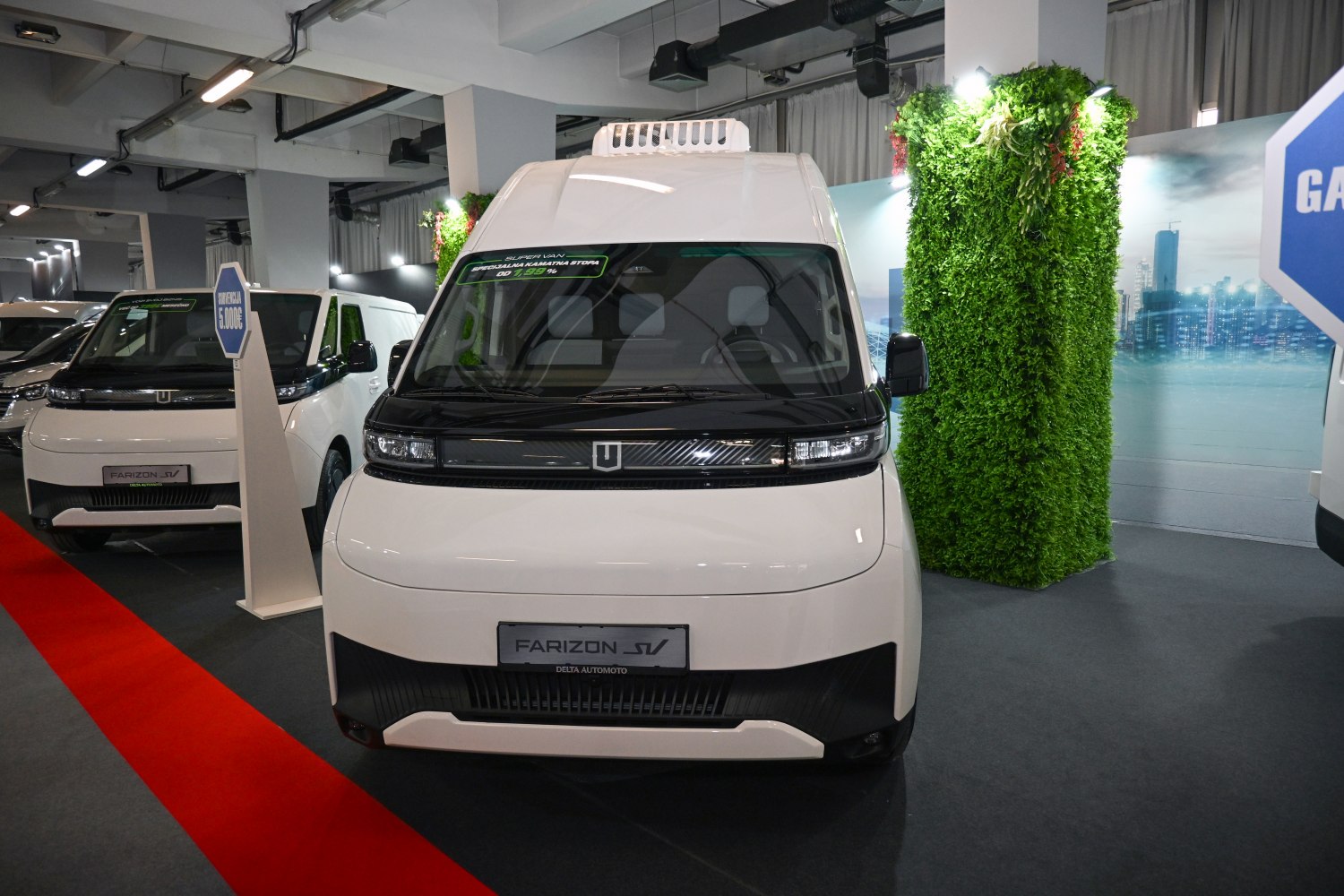 2024 Farizon SV L3H3 Front View