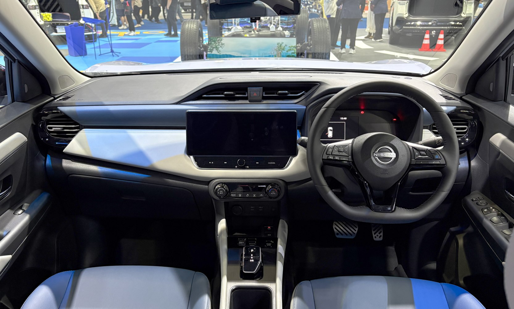 Steering wheel, digital dashboard, central touchscreen, air conditioning controls