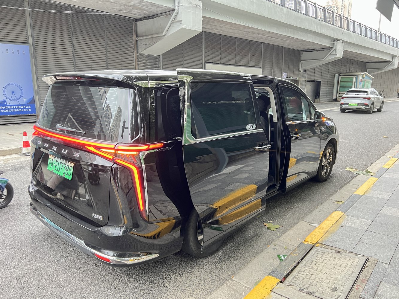 Electric MPV with rear sliding door and LED rear lights
