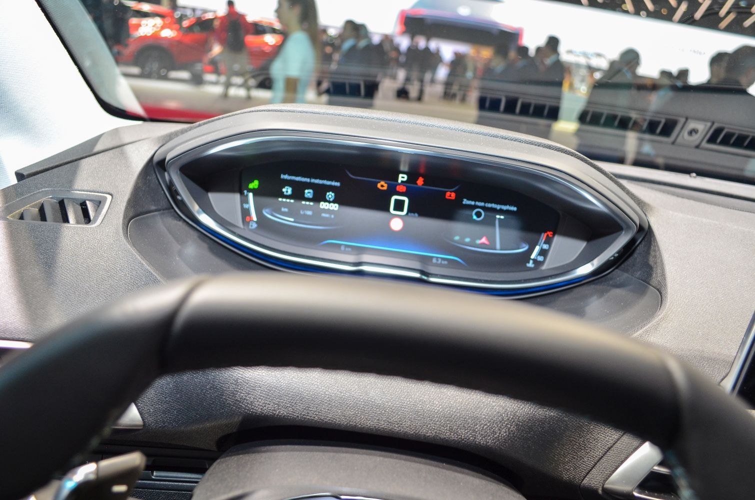 Digital instrument cluster with navigation and performance indicators