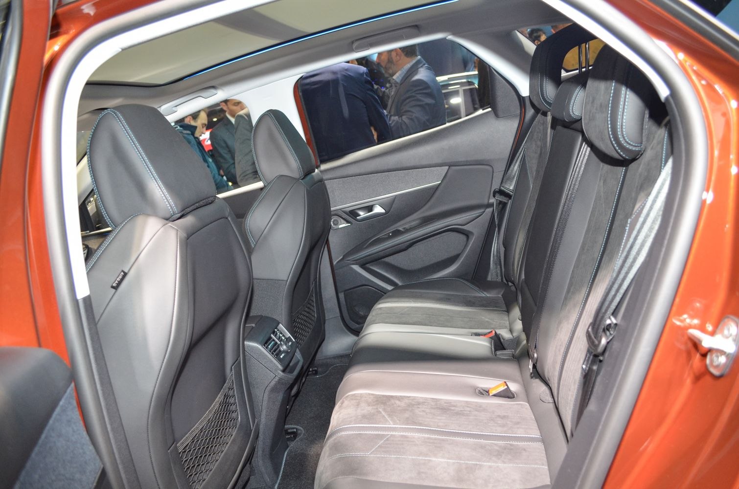 Rear passenger seats and interior with ventilation controls
