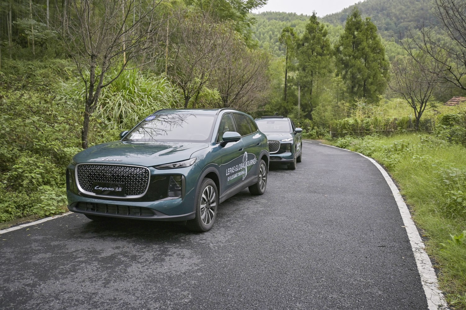 SUV with diamond-pattern grille and slim LED headlights