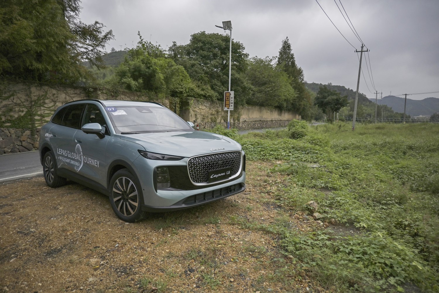 SUV front with large grille and narrow LED headlights