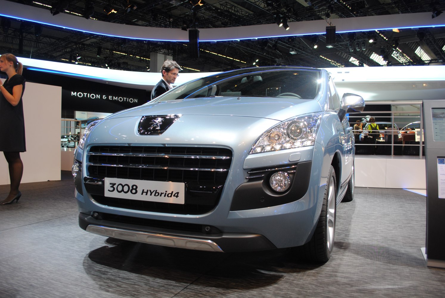 Front view with headlights and Hybrid4 badge