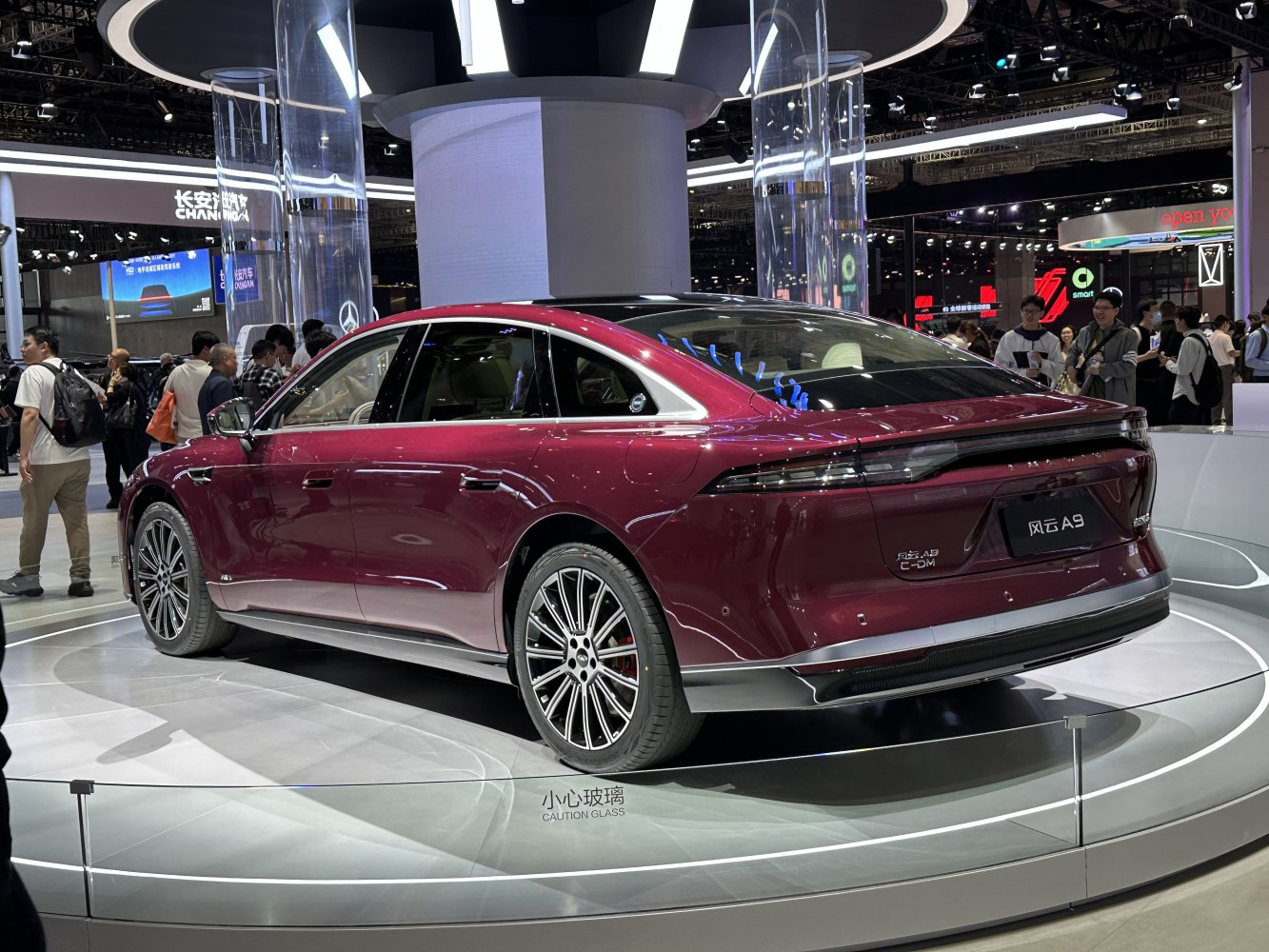 Sleek rear side profile with full-width LED tail light