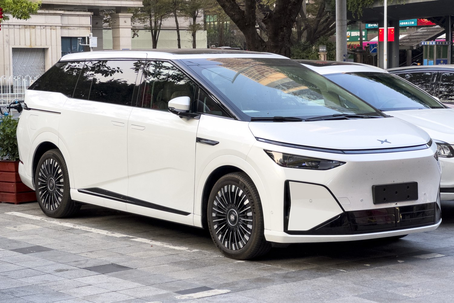 Futuristic electric MPV with sleek front and distinctive wheels