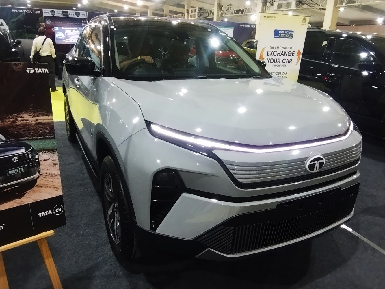 Sleek LED headlights and bold front grille in modern SUV design