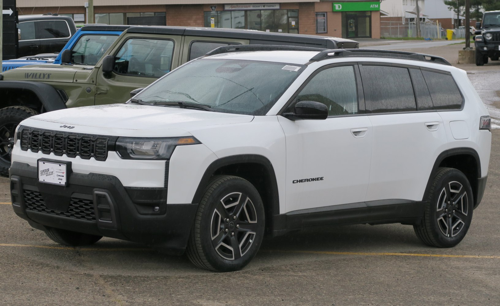 Modern grille, LED headlights, five-spoke wheels SUV side view