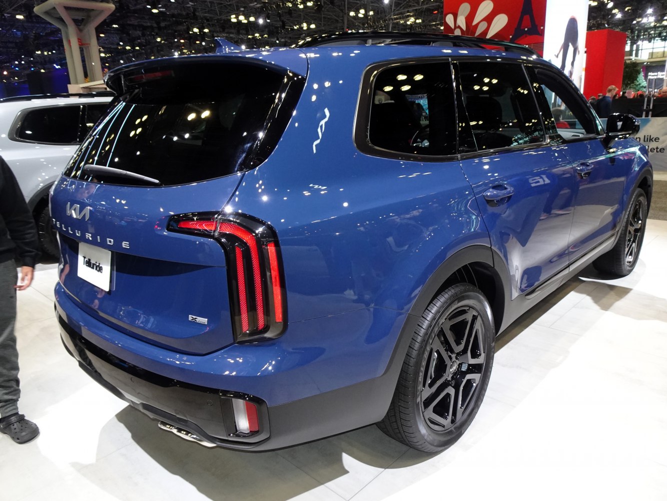 Vertical LED tail lights, rear spoiler, black alloy wheels