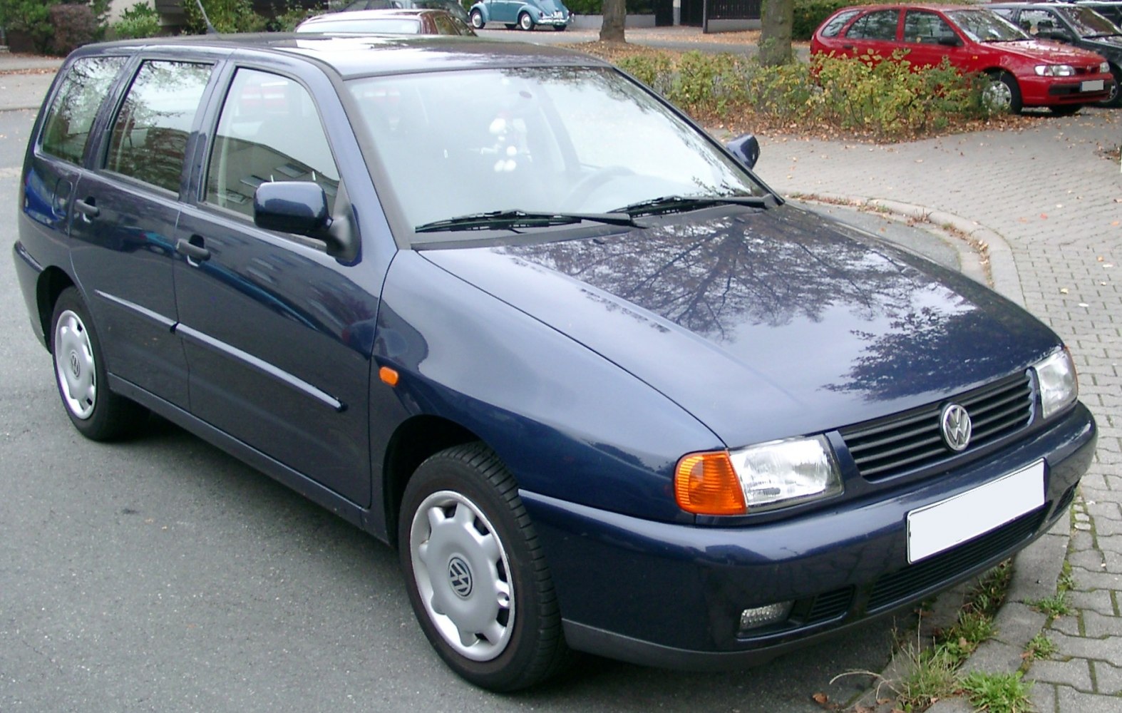 Compact wagon with front and side view in blue color
