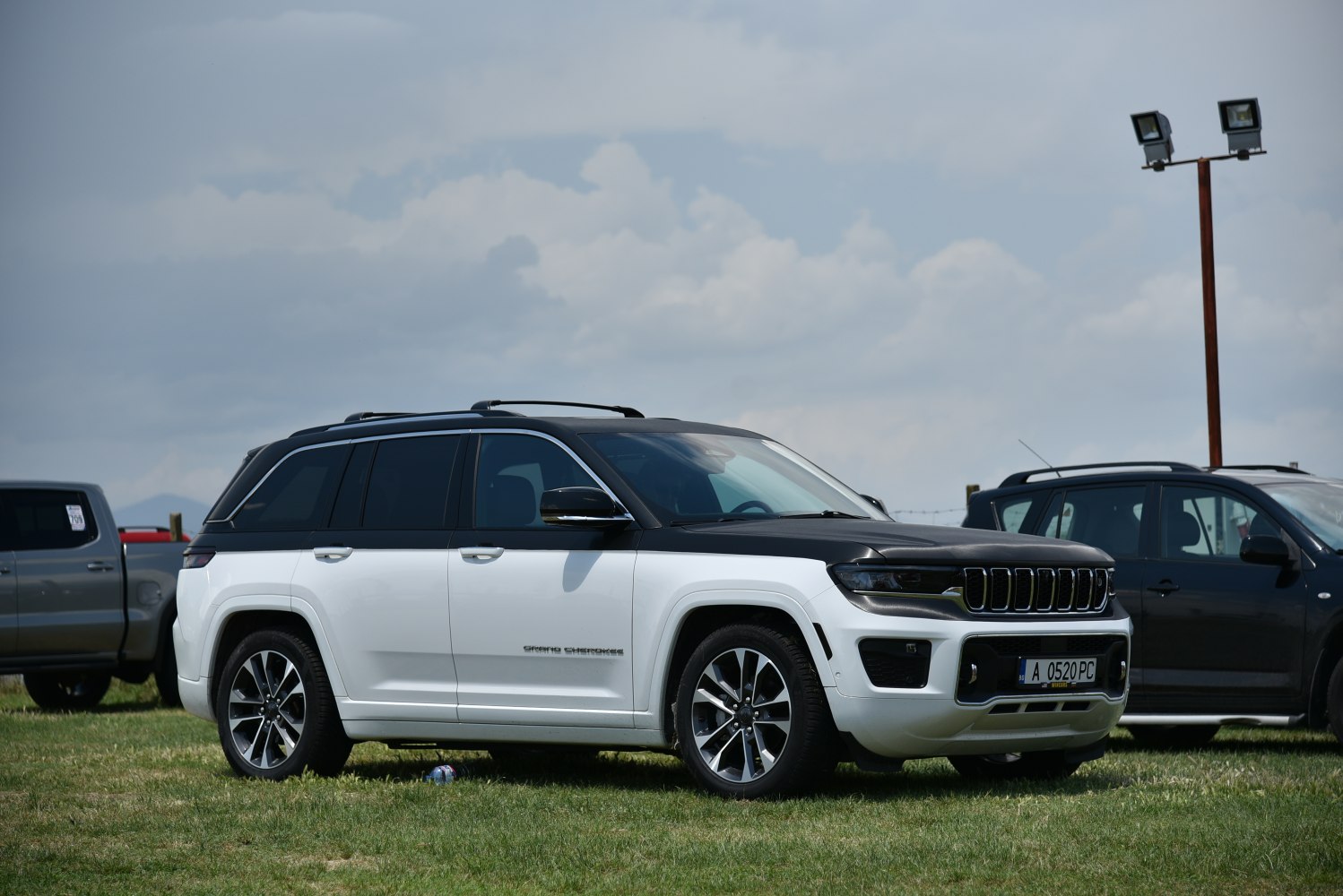 Side profile of a two-tone black and white SUV with alloy wheels.